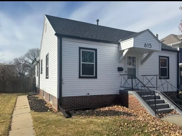 615 Garfield St, Holdrege, NE 68949