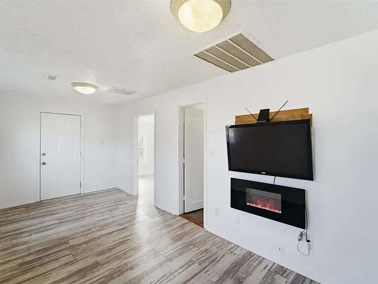 2644 Chicago Ave — Photo 14
