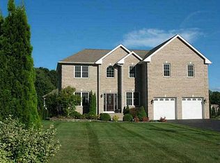 1 Stream Dr, Cranston, RI 02921