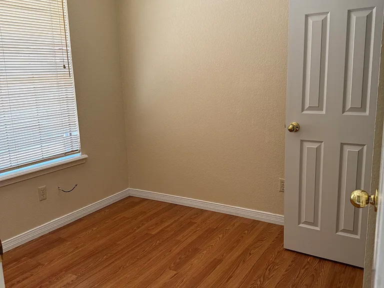 2112 Home Show Ln — Photo 18