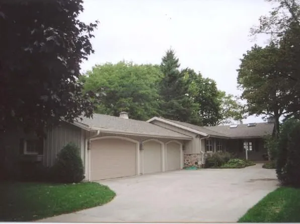 10114 North Sheridan ROAD, Mequon, WI 53092