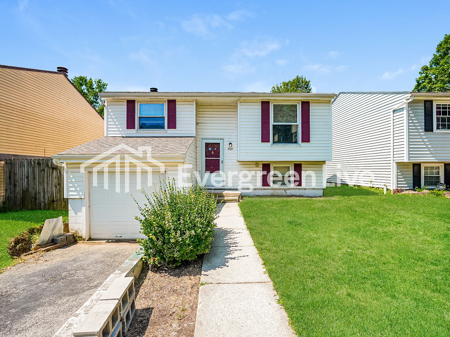 3 bed, 1.0 bath, 1448 sqft, $1,945 — Photo 1