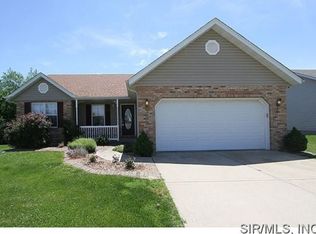 504 Copper Bend Rd, Maryville, IL 62062