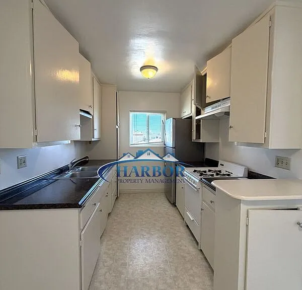 15829 Denker Ave #13 — Photo 5