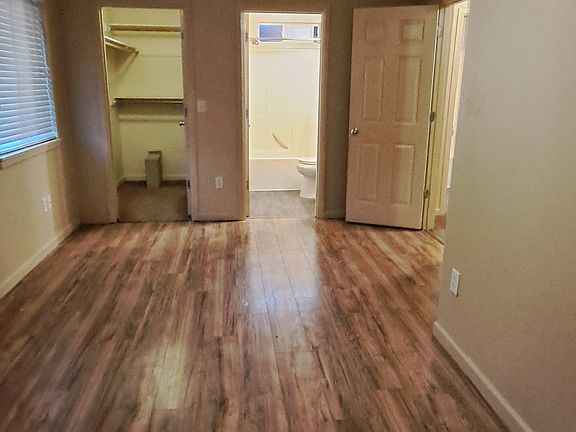 5th image of 3026 Hollyridge Loop NE