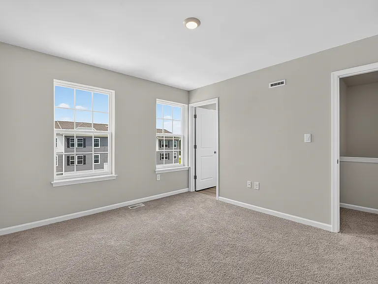 149 Essex Dr — Photo 28