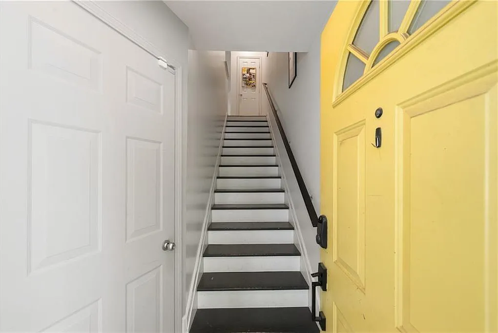 1 bed, 1.5 bath, 1058 sqft, $2,300 — Photo 4