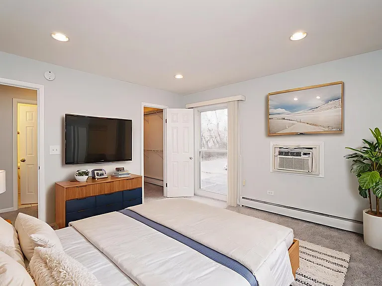 337 N Carter St #202 — Photo 9