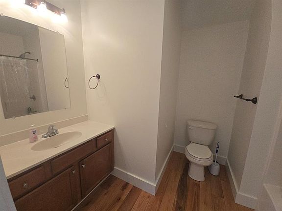 4th image of 136 Clinton St #C