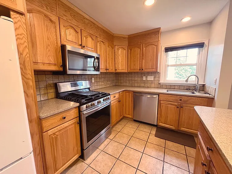 133 Seemans Ln #7 — Photo 4