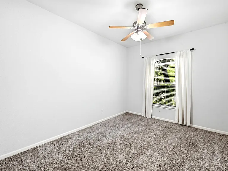 1611 Rimstone Dr — Photo 21