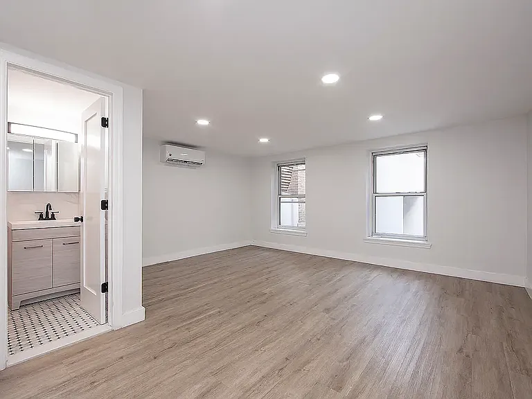 228 E 51st St #3 — Photo 23