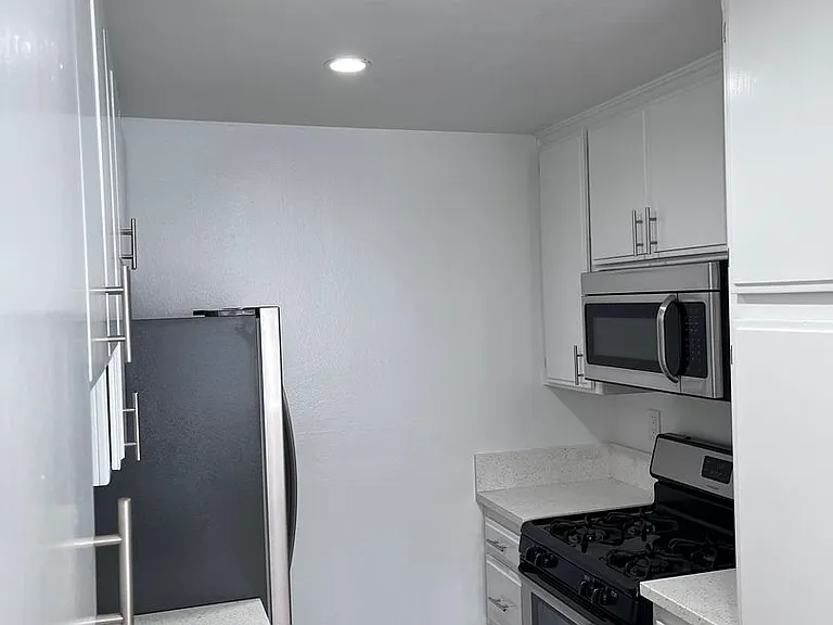 2475 Corinth Apartments — Photo 18