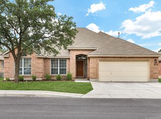 9228 Larsons Ln, Helotes, TX 78023