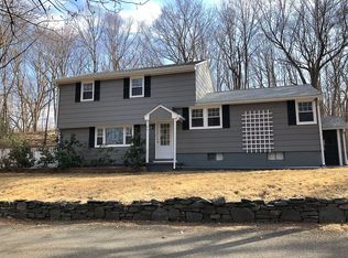 26 Cedar Rock Rd, Woodbridge, CT 06525