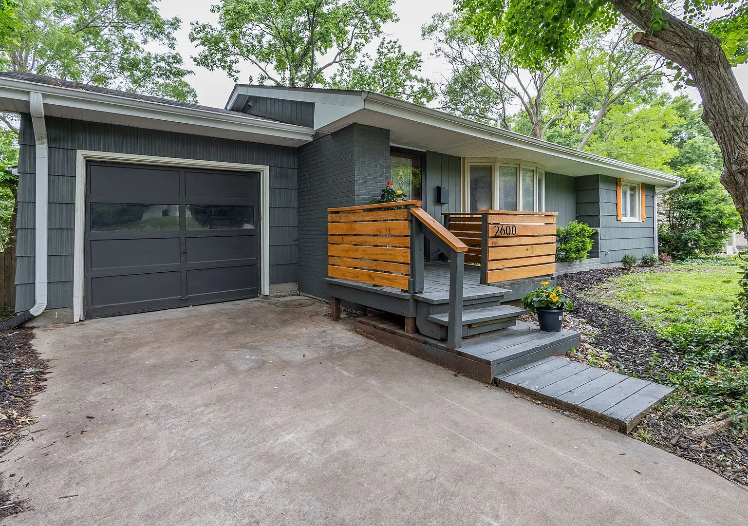 Fully Furnished 4BR Home with Fenced Yard — Photo 1