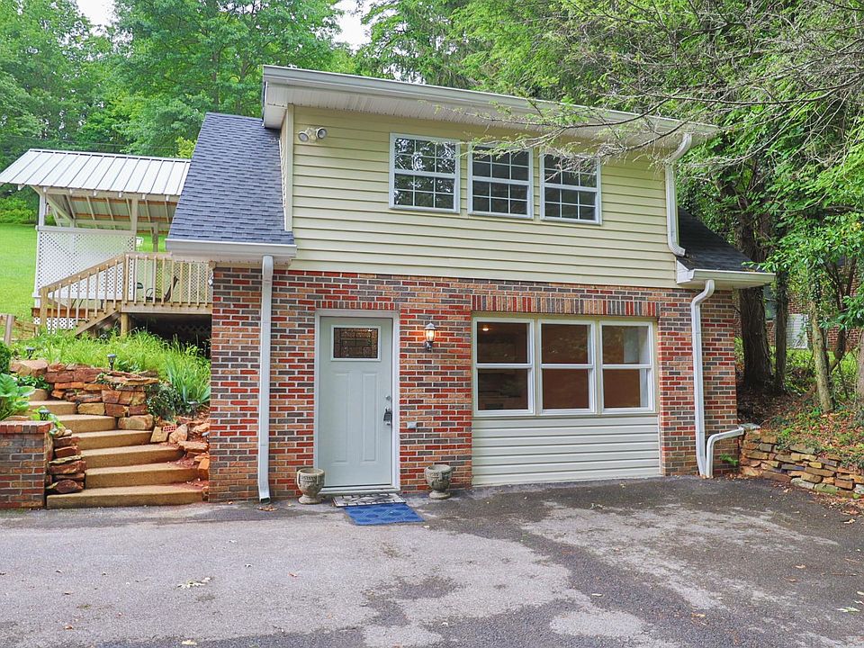1st image of 115B Hillside Dr NE #115B
