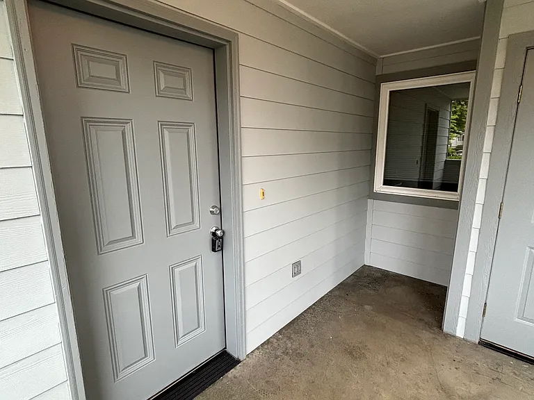 130 Bayberry Dr #B — Photo 2