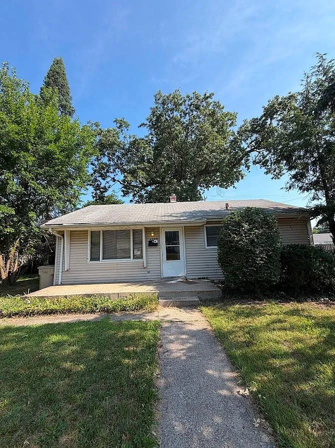 1737 E Bowman St — Photo 1