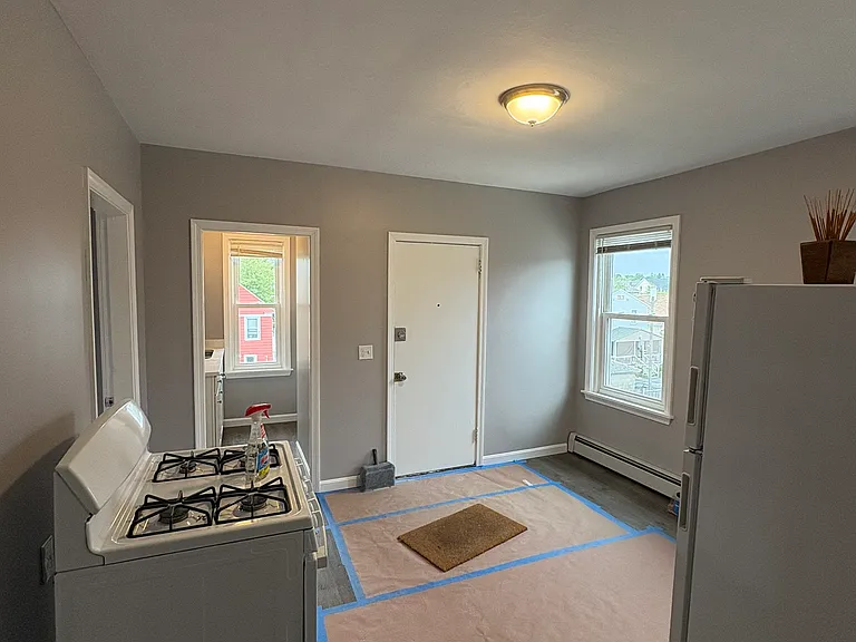 82 Clarence St #3 — Photo 11