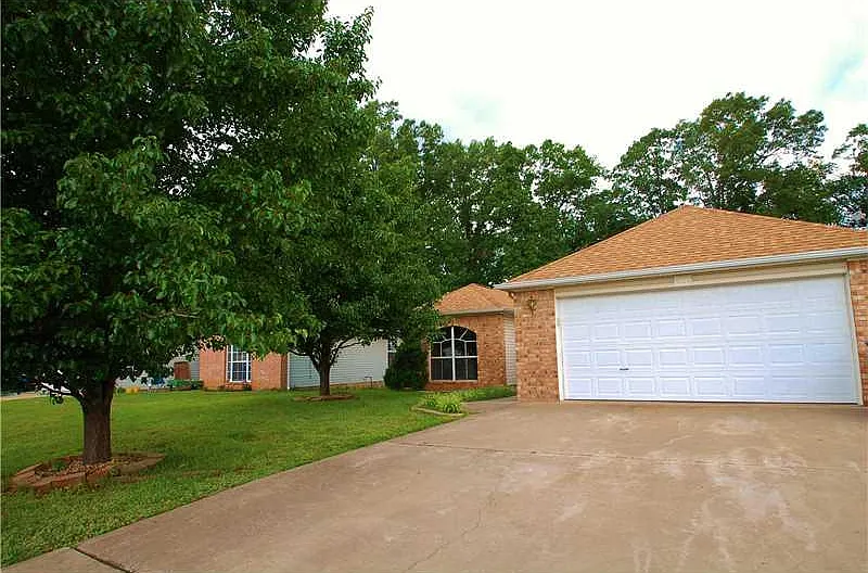 3 bed, 1165 sqft, $1,575 — Photo 3