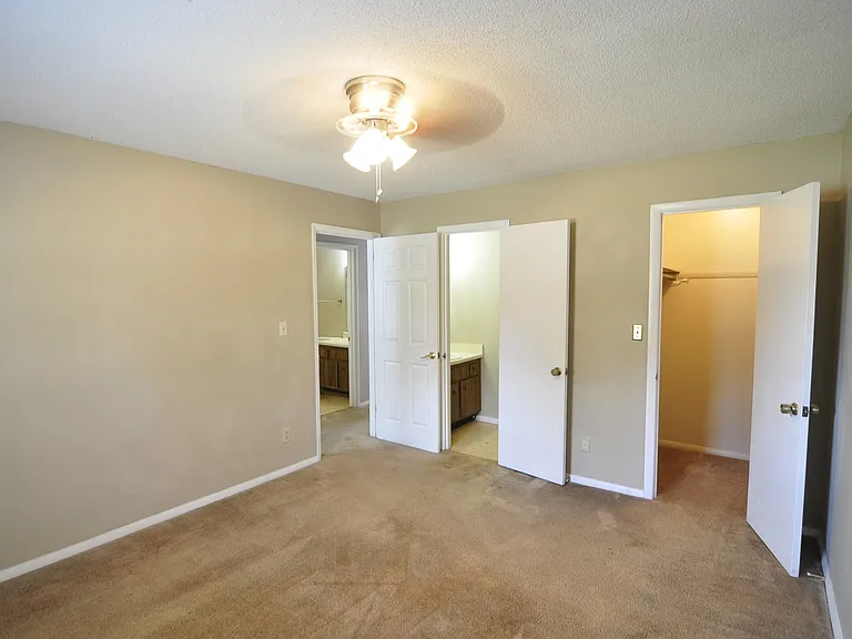 12104 Carriage Ct SE — Photo 2