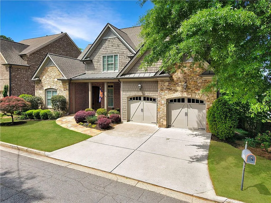5 bed, 4.5 bath, 5481 sqft, $6,700 — Photo 4