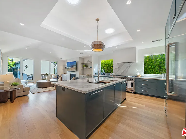 1222 S Genesee Ave — Photo 35