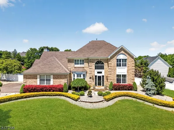 51 Canterbury Dr, Freehold Twp., NJ 07728