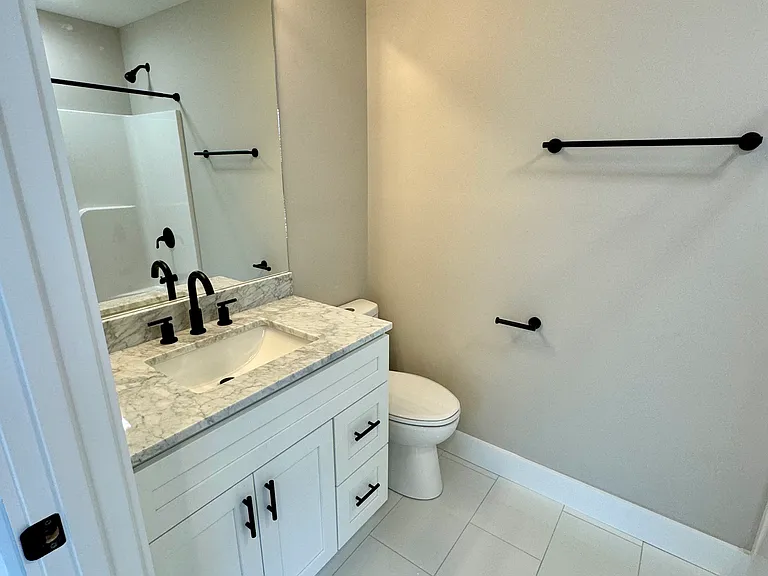 1351 Charleston Ave — Photo 3