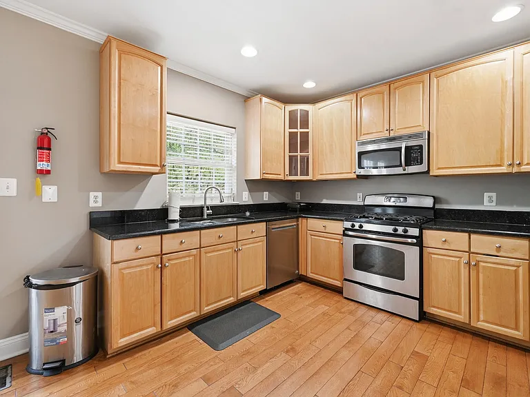 25203 Dunvegan Sq — Photo 5