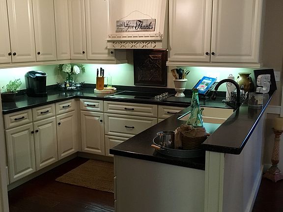 4th image of 2181 Crestwood Dr
