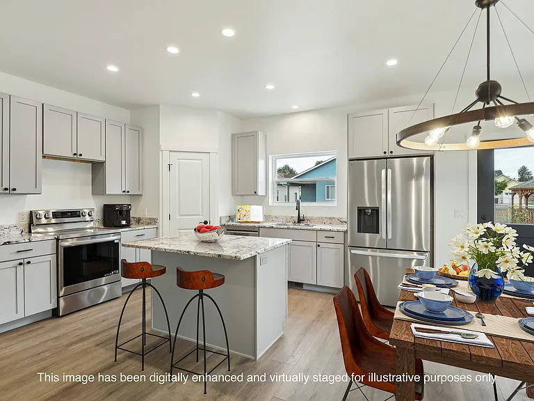 422 Jarrett Ave — Photo 2