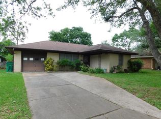 914 Peach St, El Campo, TX 77437