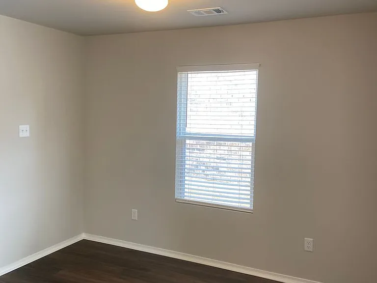 2616 Grant Ln — Photo 13