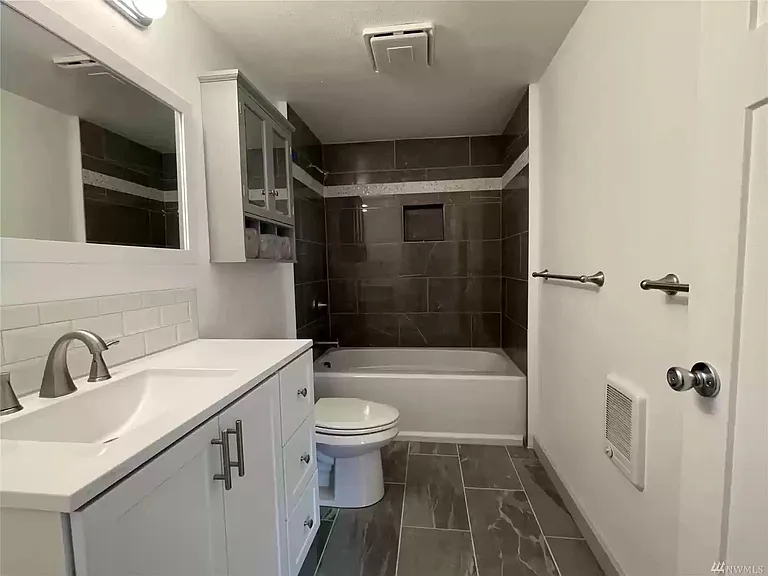 1507 Olympic Ave — Photo 6