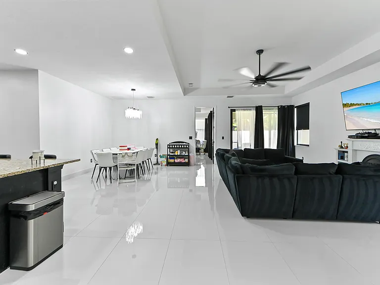 7461 Moonrise Dr — Photo 9