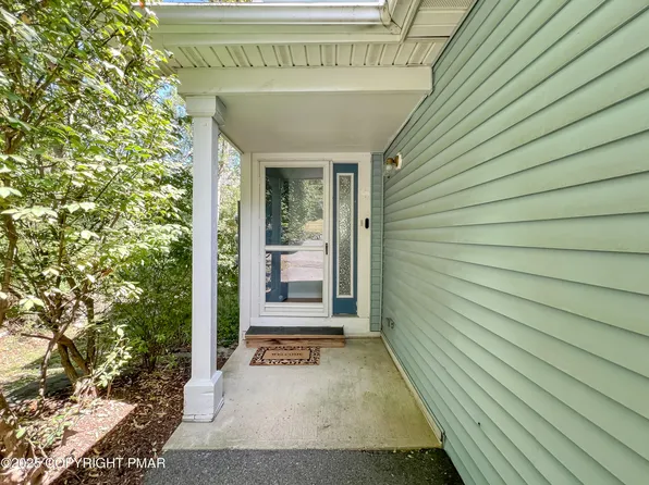 321 Inverness Dr, East Stroudsburg, PA 18302