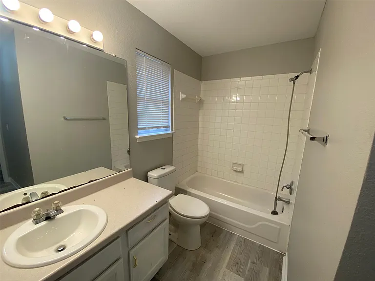 5710 Lark Creek Dr — Photo 14