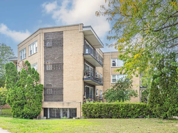 4735 Grove St APT 301, Skokie, IL 60076