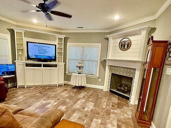 3rd image of 103 Oak Meadows Cv