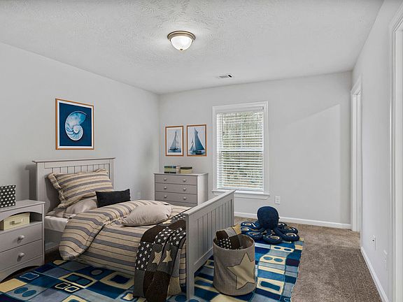 4th image of 815 Lillian  Park Drive