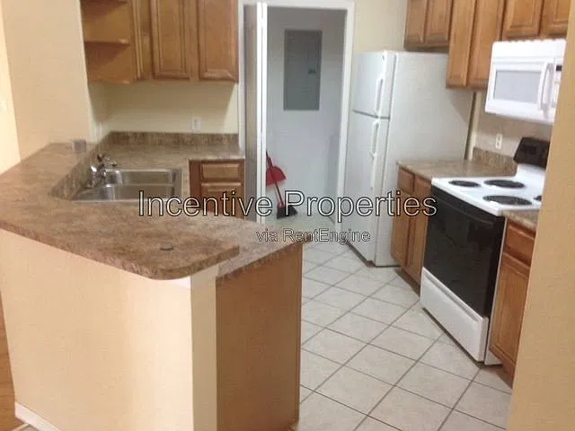 2 bed, 2.0 bath, 1135 sqft, $1,600 — Photo 2