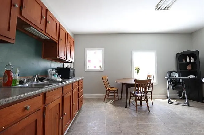 3 bed, 1.0 bath, $1,500 — Photo 3
