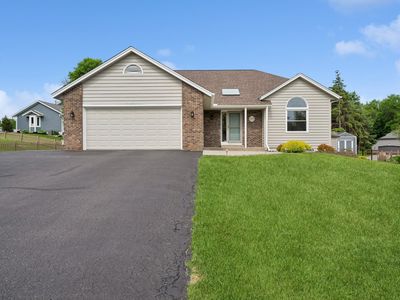 385 Highwood Drive Cir, Chaska, MN, 55318