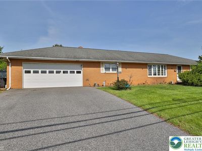 4267 N Church St, Whitehall, PA, 18052