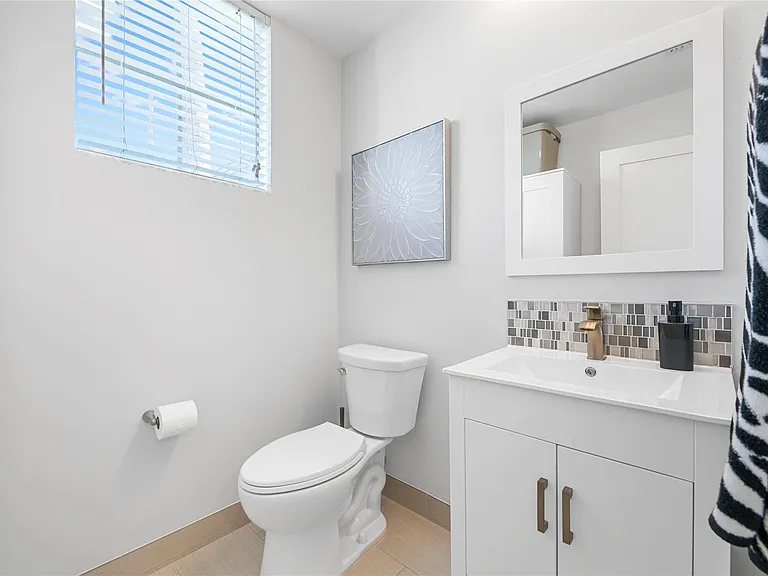 240 NE 2nd St #6-F — Photo 6