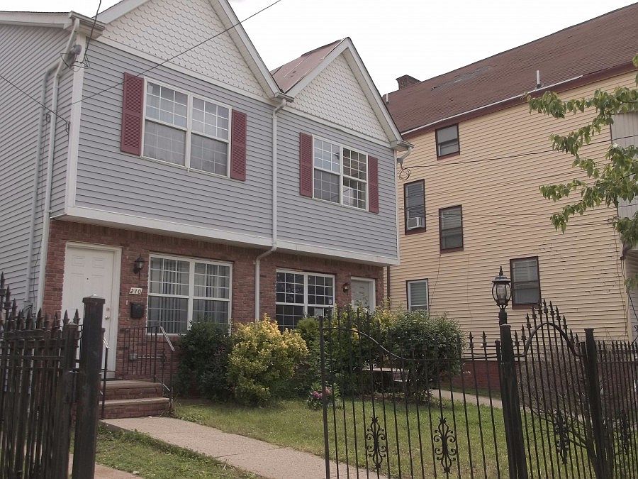 1st image of 212 Littleton Ave
