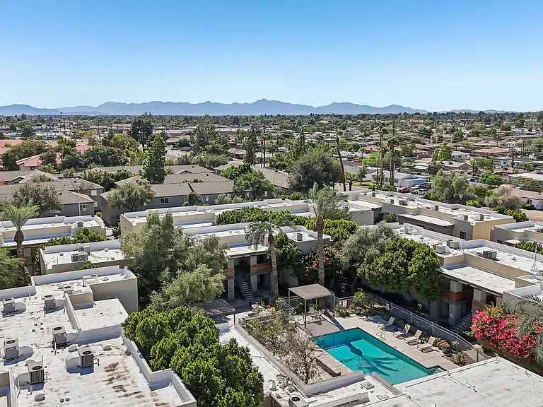 Palm Desert Apartments — Photo 33