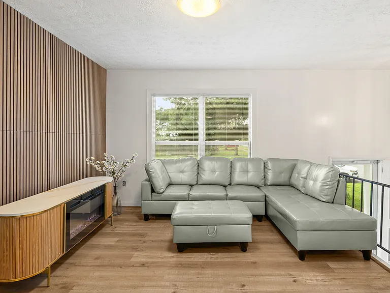 2050 Willowood Dr N — Photo 16